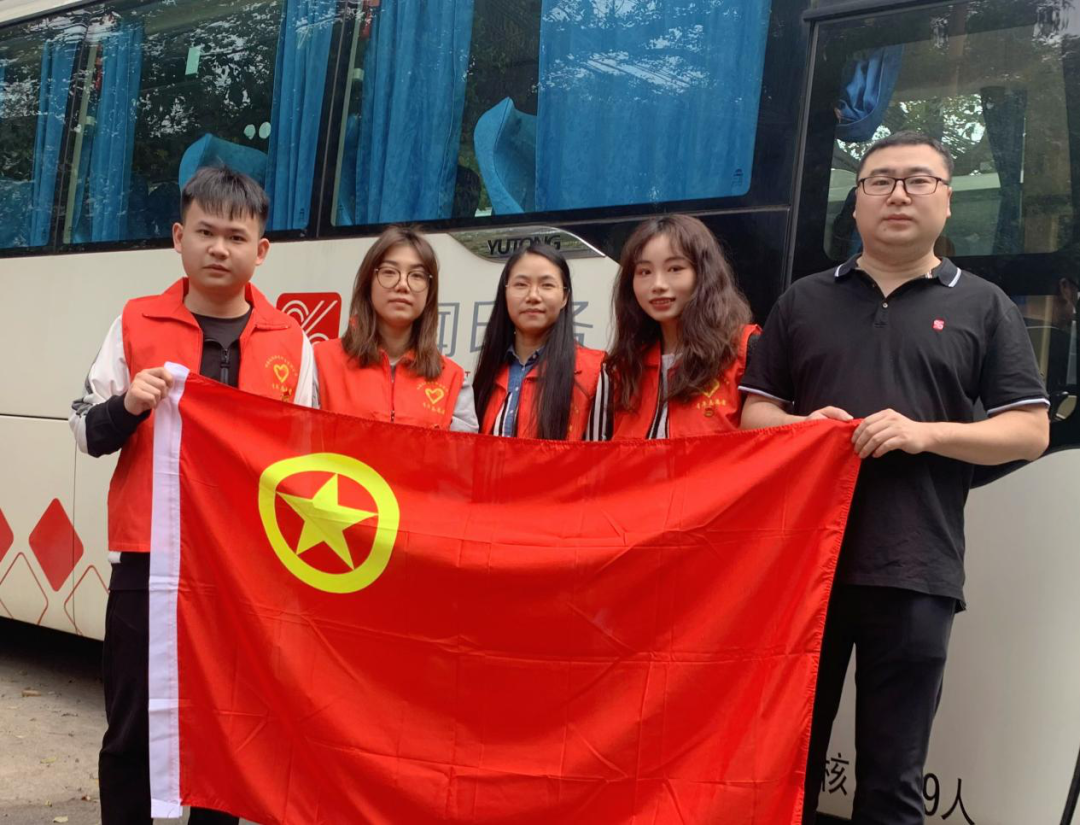 三月春風(fēng)送溫暖 志愿者們在行動——天聞印務(wù)團委開展青年慰問困難退休老同志志愿活動